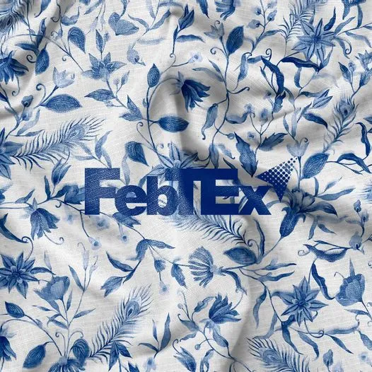 Tela sublimada de flores con el logotipo de Febtex al centro.